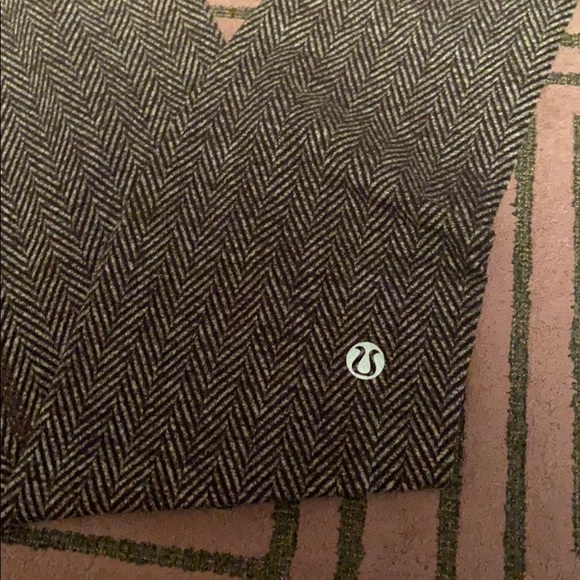 Lululemon patterned leggings - Picture 2 of 5